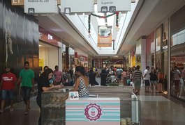 População sai às compras e cresce movimento de clientes no centro e shopping de Arapiraca