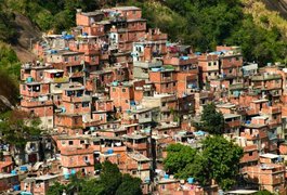 Estudo revela que quase metade dos moradores de favelas possui TV de plasma