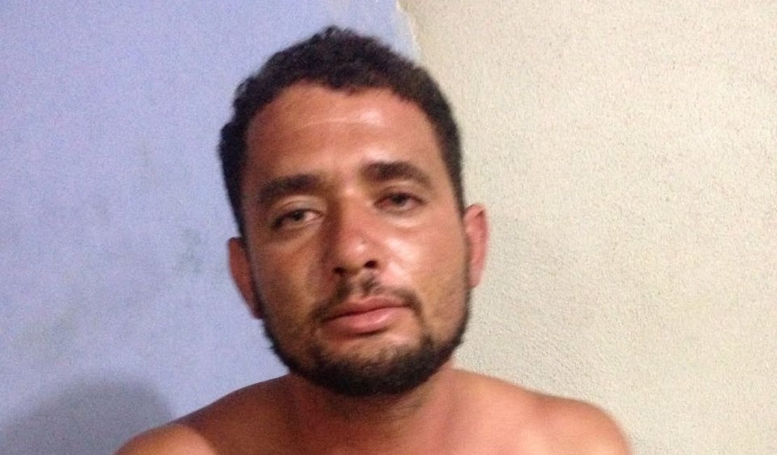 PM apreende moto roubada e homem é detido em residência de Arapiraca