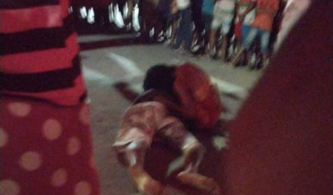 Jovem morre nos braços da esposa após ser baleado em frente à cemitério em São José da Laje