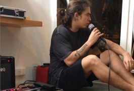 Vídeo. Whindersson Nunes brinca que carro irá remover velhinhos para fazer sabão