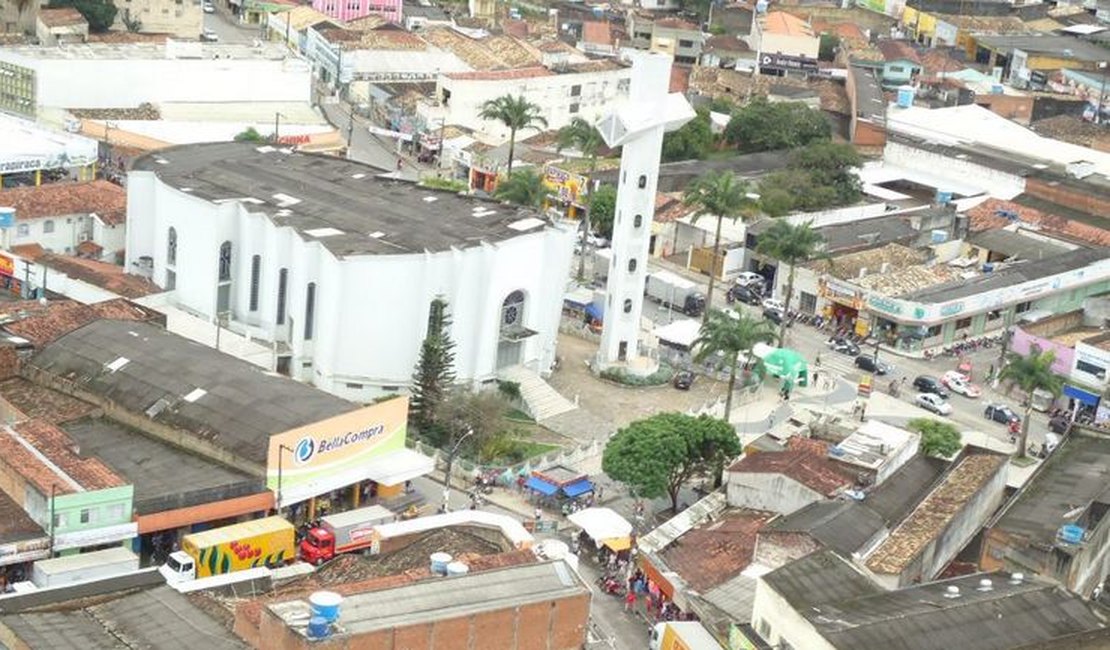 Pizzaria e Farmácia foram alvos de bandidos neste domingo em Arapiraca