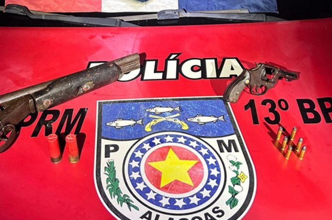 13° Batalhão prende dois homens por porte ilegal de arma na Grota do Macaco