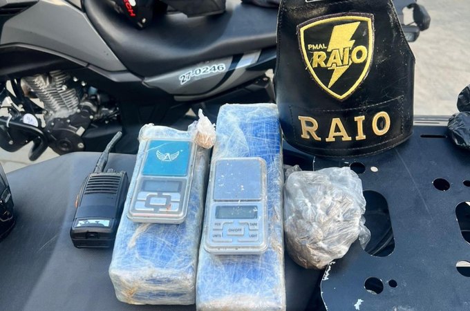 Polícia Militar prende homem por tráfico de drogas na Levada, em Maceió