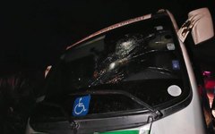 Ônibus com torcida do ASA foi atacado