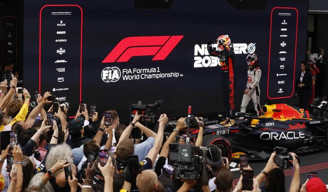 Verstappen vence GP da Espanha de Fórmula 1, com duas Mercedes no pódio