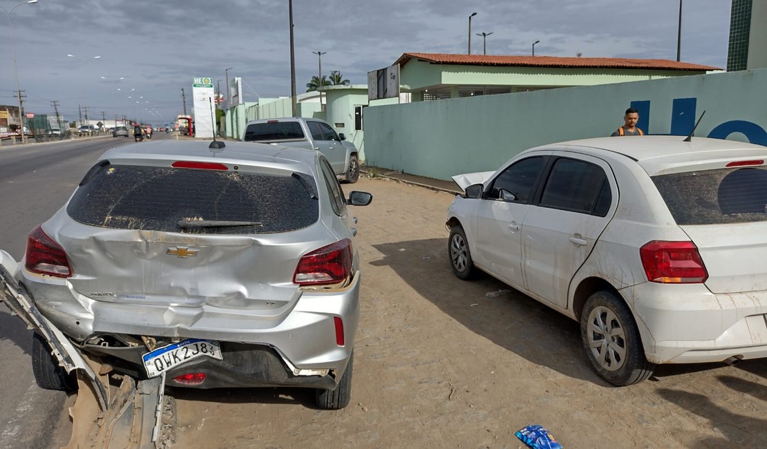 Vídeo. Colisão entre carros deixa homem ferido na AL 220, em Arapiraca