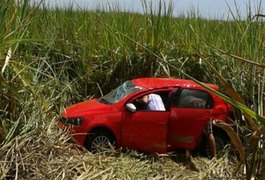 Duas pessoas ficam feridas após capotamento veicular na Barra de São Miguel