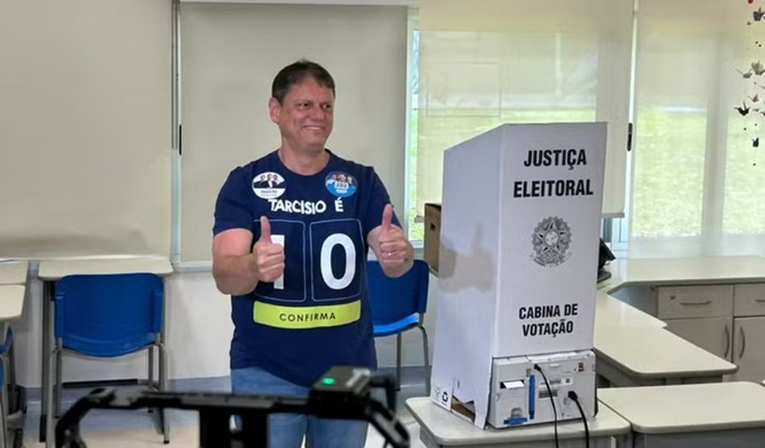 Tarcísio derrota Haddad e é reeleito governador de SP no 1º turno