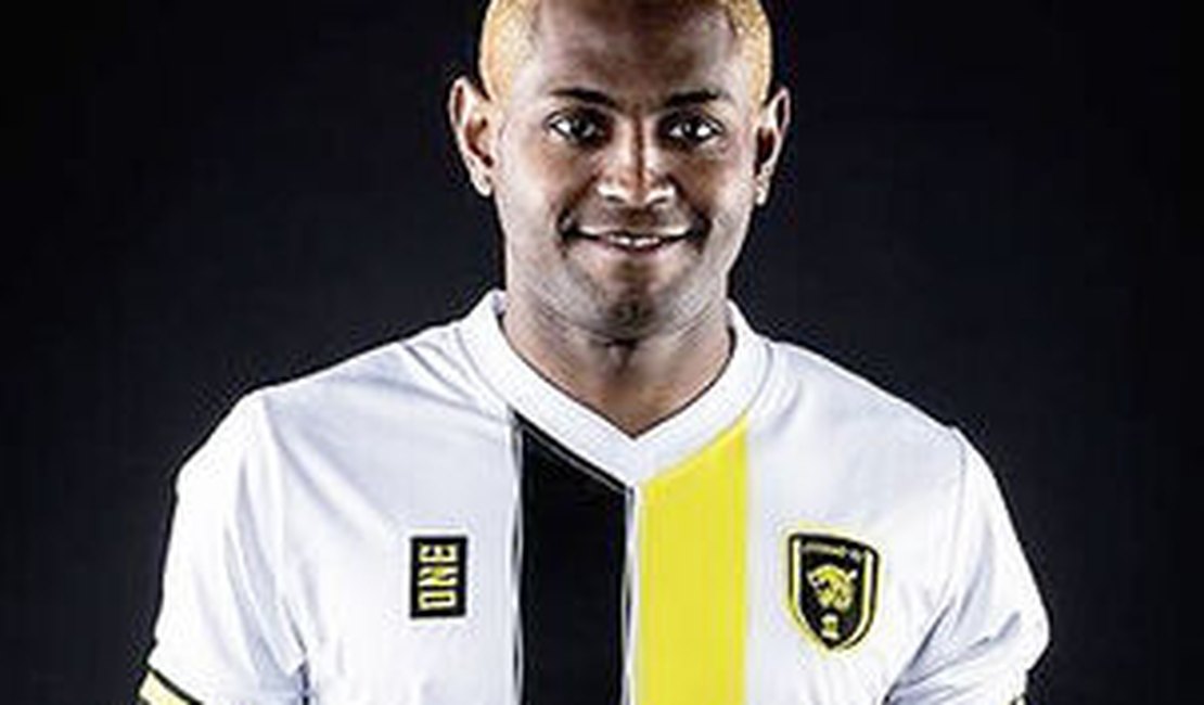 Jobson deixa o Al-Ittihad e, pelo Twitter, 'cava' vaga no Botafogo