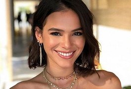 Bruna Marquezine posta foto enigmática e intriga internautas: 'Subiu'