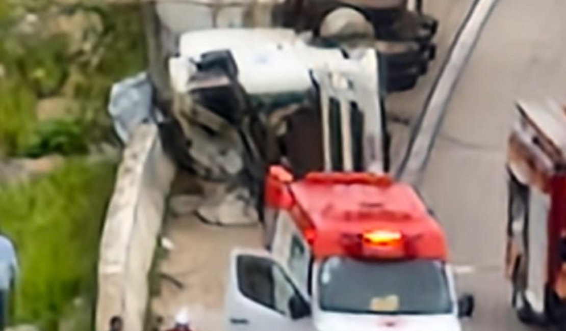 Motorista morre em grave capotamento na BR-101 entre Teotônio Vilela e Junqueiro