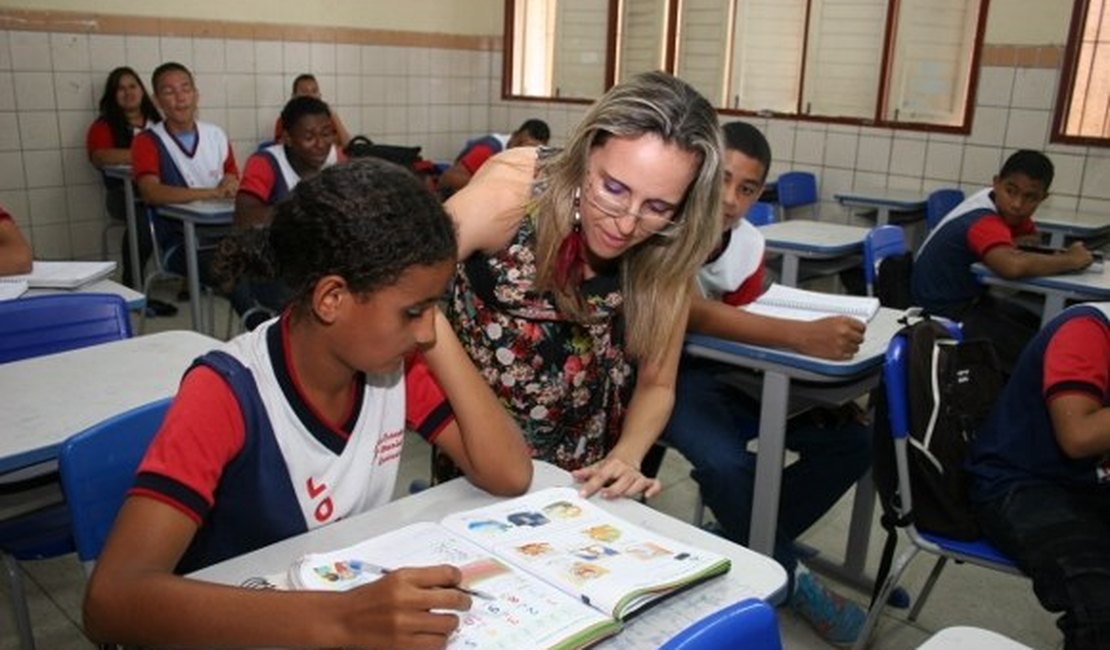 Governo de Alagoas libera crédito de R$ 1,8 milhões para escolas estaduais
