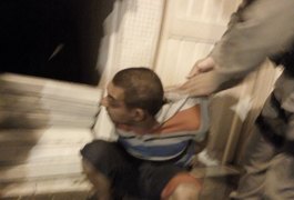 Dupla é presa em flagrante tentando furtar lanchonete na Praça Ceci Cunha, em Arapiraca