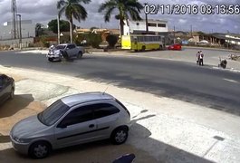 Câmera de segurança flagra acidente na AL-110, em Arapiraca; veja