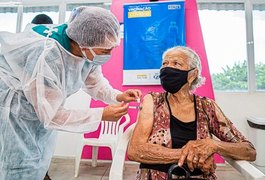 Número de mortes de idosos acima de 80 anos caiu 70% após vacinação contra Covid-19 em Arapiraca