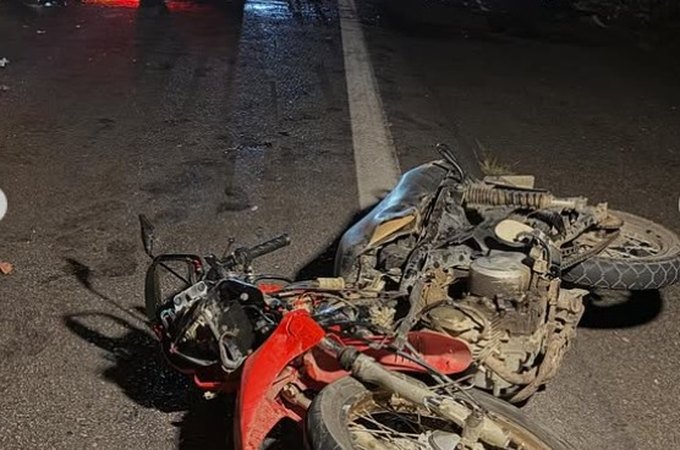 Motociclista morre após colisão de moto com caçamba e Saveiro, na BR-423, em Delmiro Gouveia