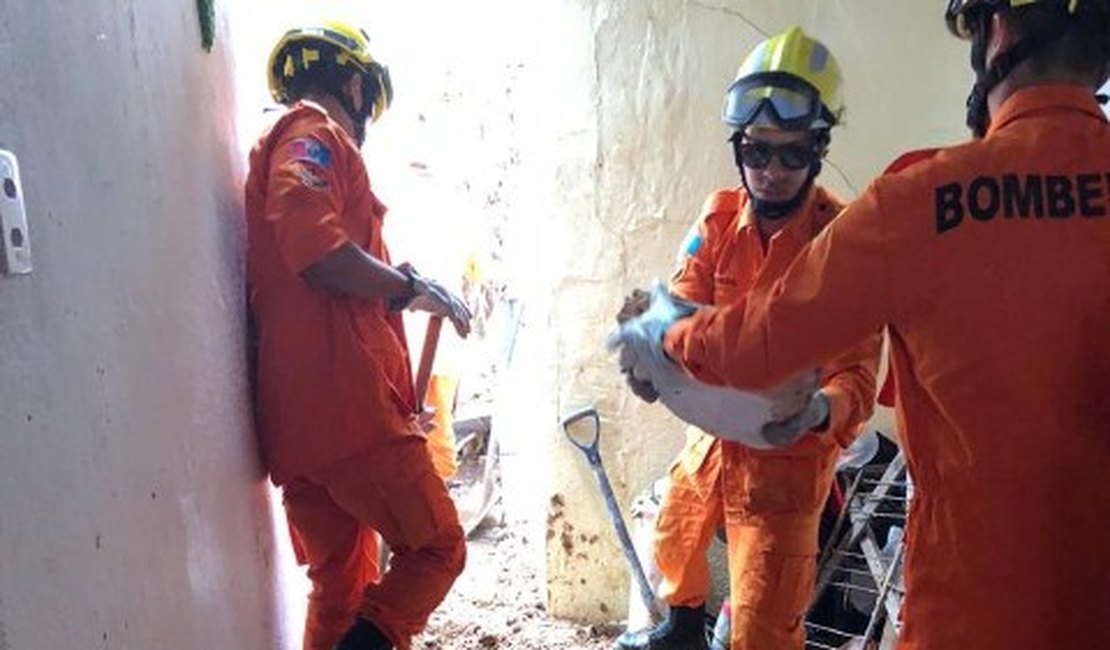 Mulher fica soterrada em deslizamento de terras em Maceió