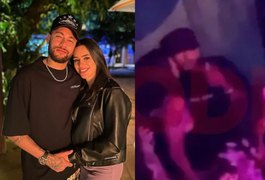Neymar é visto curtindo balada com duas mulheres na Espanha