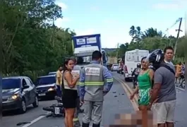 Colisão entre caminhão e moto deixa dois feridos em rodovia alagoana