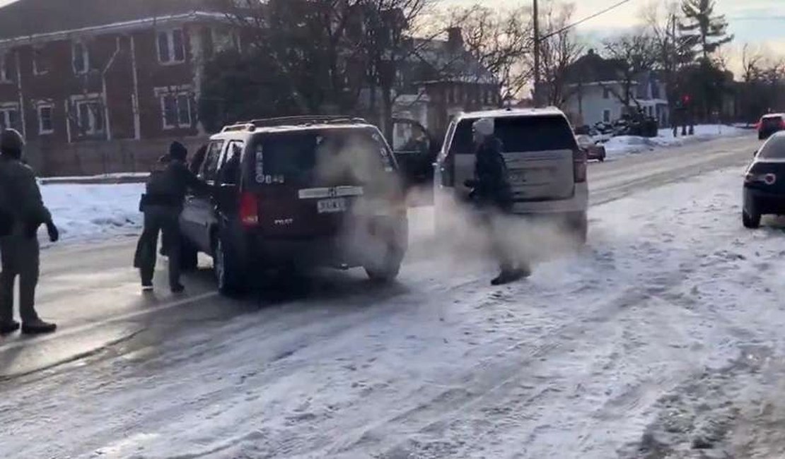 Mulher é morta por agente de imigração de Trump e gera protesto nos EUA