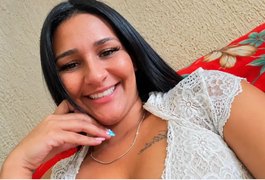 Jovem é espancada e sequestrada por homens encapuzados na frente dos filhos, em Maceió