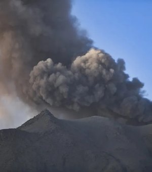 Peru entra em estado de emergência nos arredores de vulcão em erupção