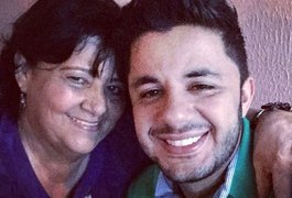 'Saudade sem fim', publica mãe de Cristiano Araújo em sua conta no Instagram