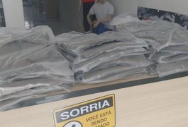 Estabelecimentos são autuados por produção irregular de uniformes da PM, em Arapiraca e Maceió