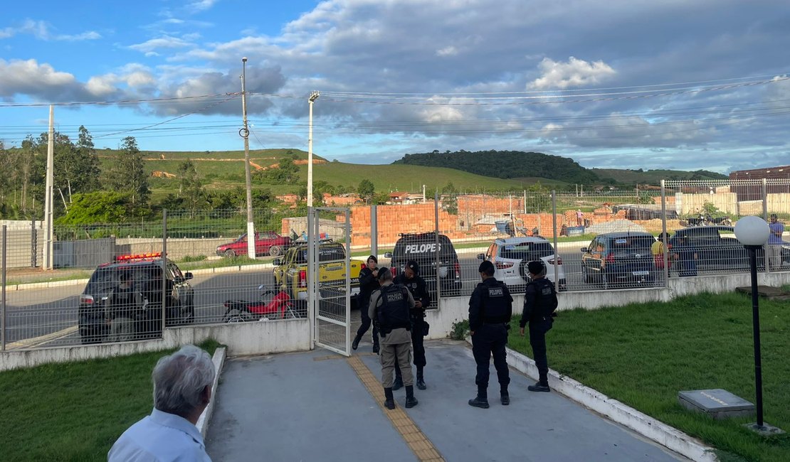 Advogado de professor preso acusado de pedofilia em Murici se manifesta, em Maceió