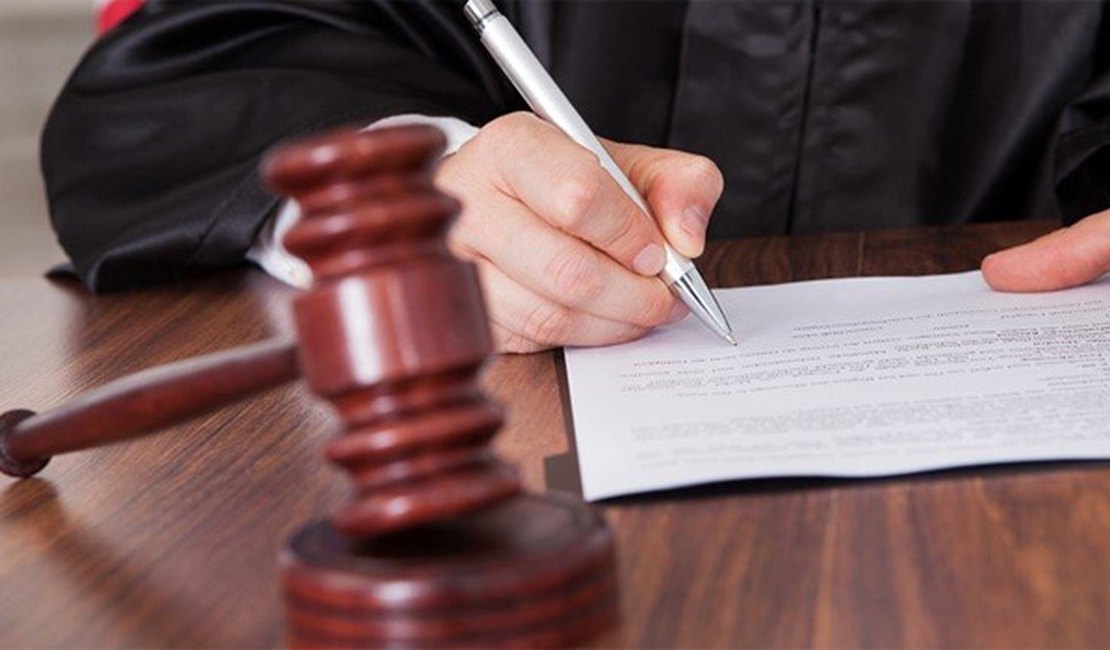 Homem embriagado ﻿é preso ao descumprir medida protetiva e se aproximar da ex