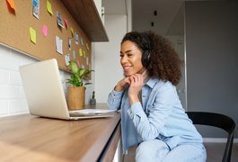 Mudança de carreira e aumento de renda motivaram busca por cursos on-line