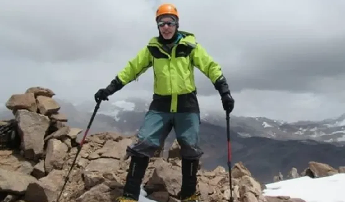 Montanhista brasileiro cai em buraco ao escalar vulcão no Peru e morre