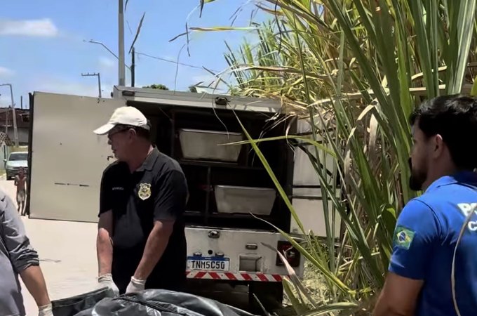 Jovem é encontrado morto com marcas de tiros e golpes de arma branca em canavial de Cajueiro