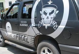 Criminosos invadem lanchonete e roubam pertences de clientes em Arapiraca