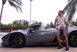Naldo usa carrão de R$ 3 milhões para gravar clipe em Miami