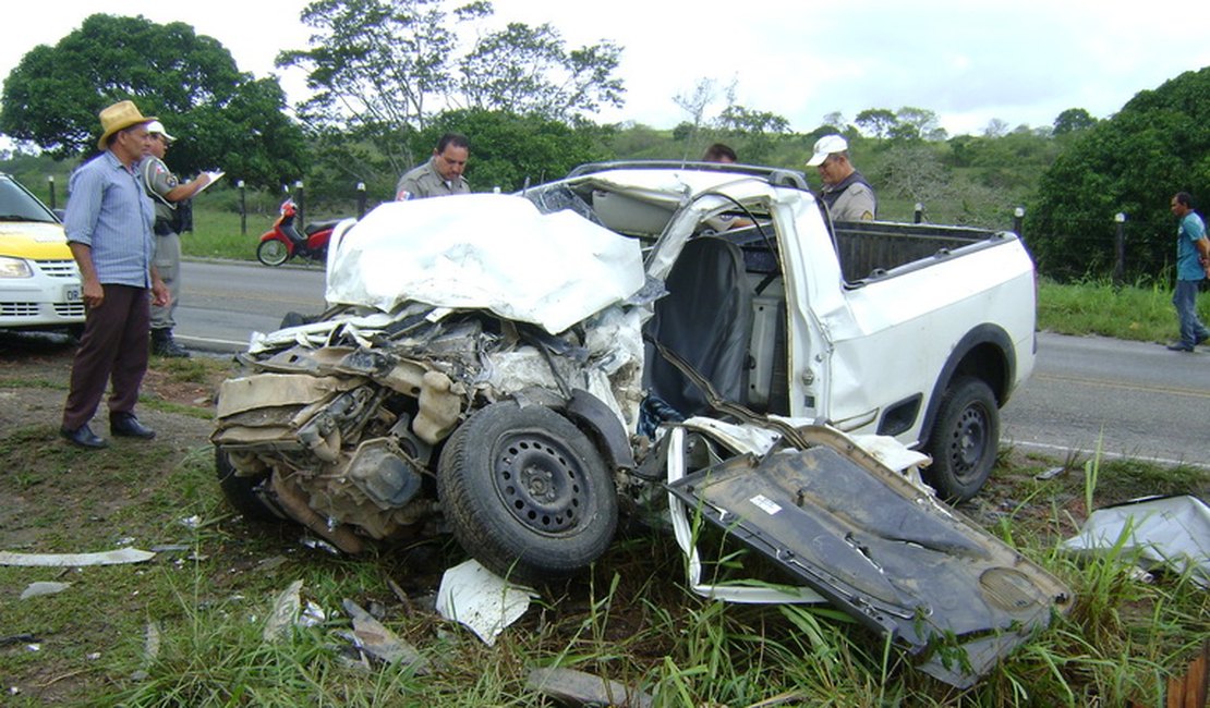 Grave acidente deixa um morto e dois feridos na AL-220