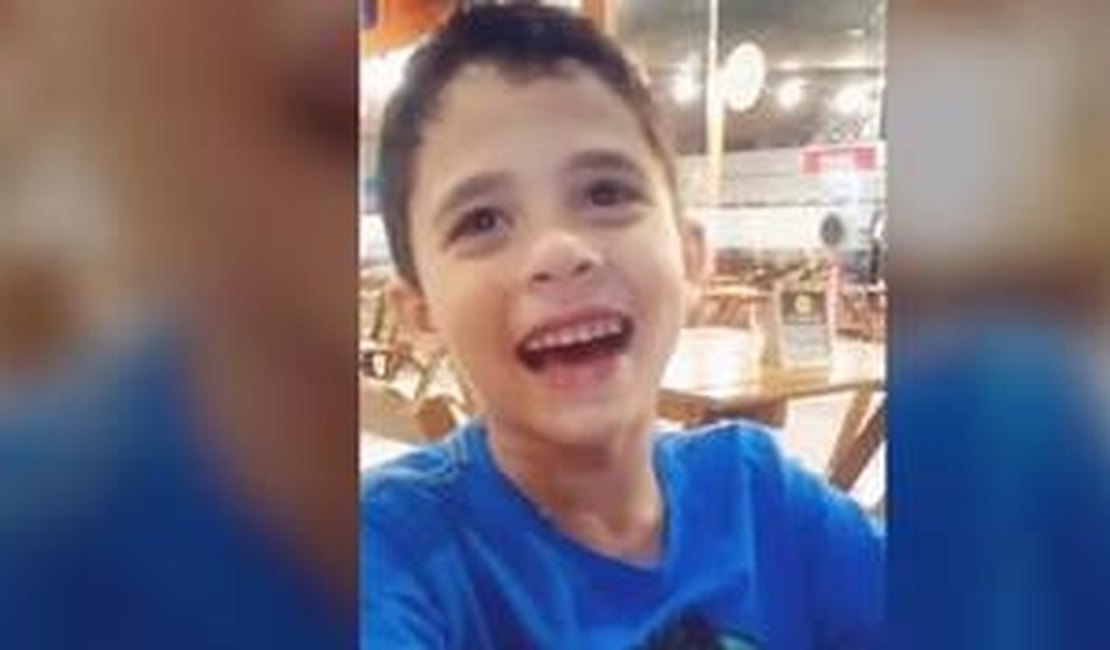 VÍDEO: Alagoano se emociona ao saber que terá irmãos e imagens viralizam na web