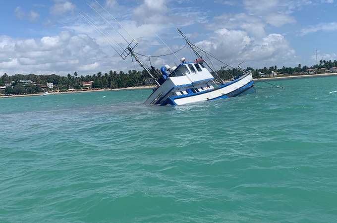 Marinha apura causas de naufrágio de embarcação pesqueira em Japaratinga