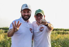 Candidatos a prefeito e vice, Maurício Tavares e Marcelo Porto, recebidos com calor em São Sebastião