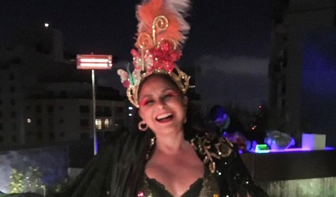Fafá de Belém comemora 60 anos com festa à fantasia em São Paulo