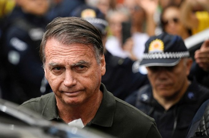 Perícia médica em Bolsonaro conclui que ex-presidente tem hérnia e necessita de cirurgia