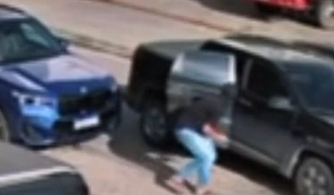 Homem que morreu após ser baleado na Ponta Verde, em Maceió, chegou a ligar para a esposa e disse que havia reconhecido um dos autores