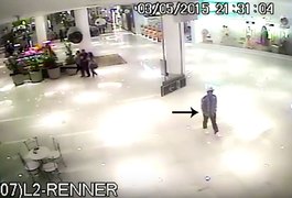 Polícia divulga vídeo de furto à loja de material esportivo em shopping center