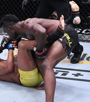 Anderson Silva é nocauteado por ﻿Uriah Hall no seu adeus ao UFC