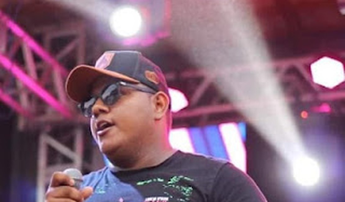 Cantor alagoano Lipinho Chamega morre após batida de moto em Delmiro Gouveia