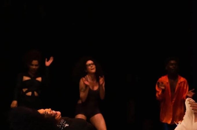 Vogue, maquiagem drag e saúde sexual marcam a programação formativa do Encart