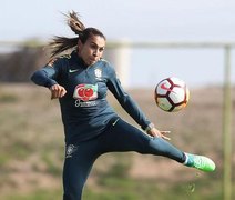 A 15 dias do Mundial, Marta tem lesão na coxa esquerda e preocupa