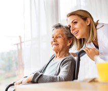 Quanto ganha um cuidador de idoso