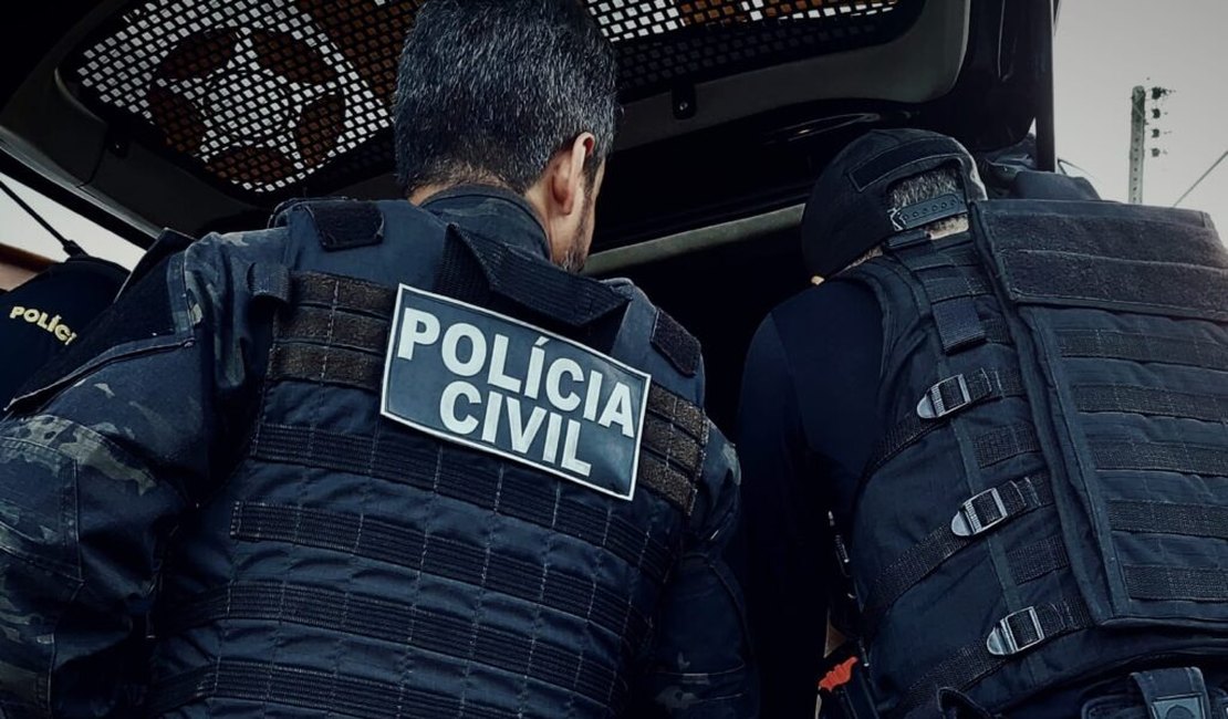 Idoso é preso por violência doméstica contra enteada e estupro de neta de 11 anos em União dos Palmares